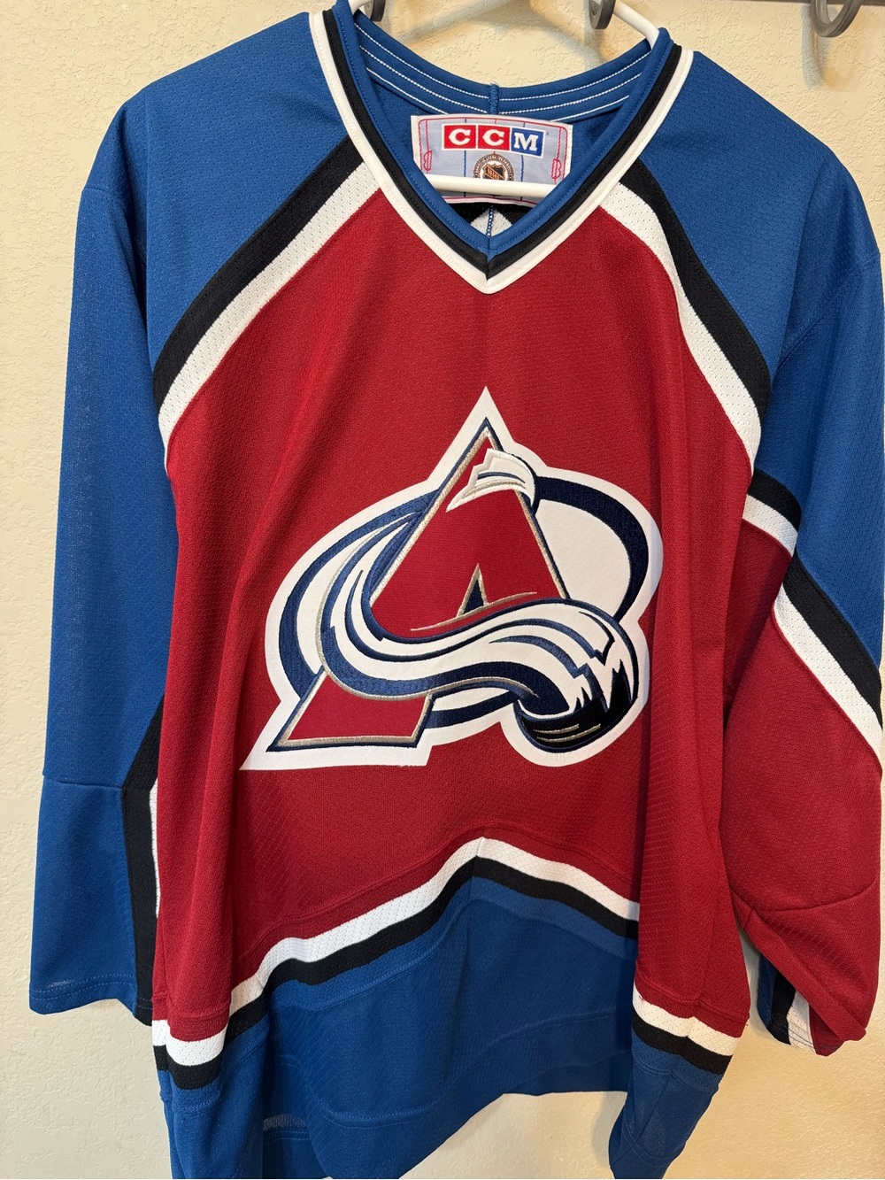 Men’s Medium Hockey Jersey-Avalanche